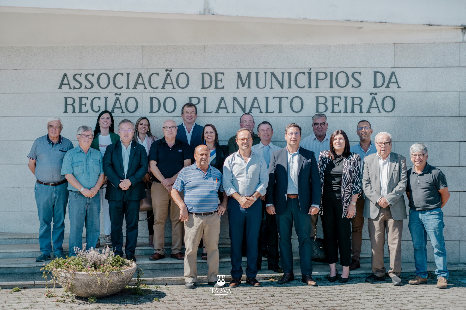 Seis integrantes da associação visitaram a mostra, e a assinatura