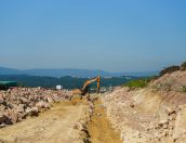 Galeria de Fotos - Continuam as Obras de Urbanização na Área Empresarial da Carapinha