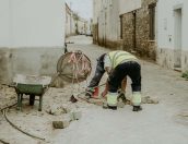 Galeria de Fotos - Município procede a reparação de calçada em Meda de Mouros