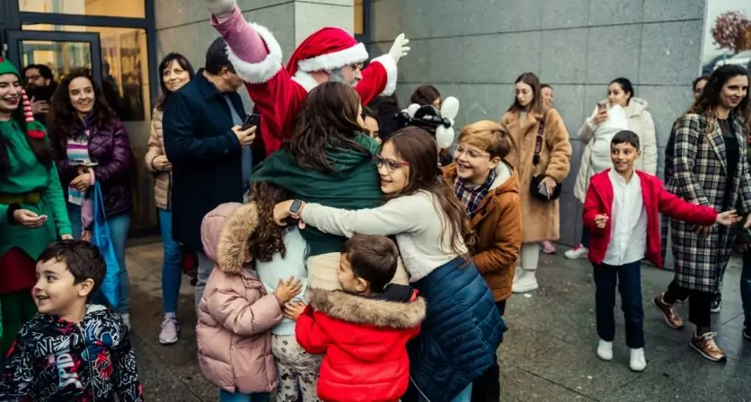 (Português) TÁBUA RECEBEU O PAI NATAL EM AMBIENTE DE ALEGRIA E FESTA