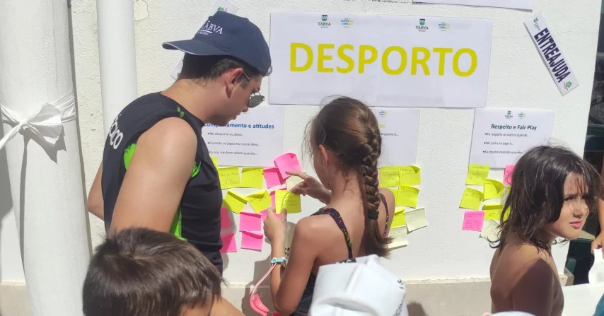 Participantes registam ideias num painel dedicado ao desporto
