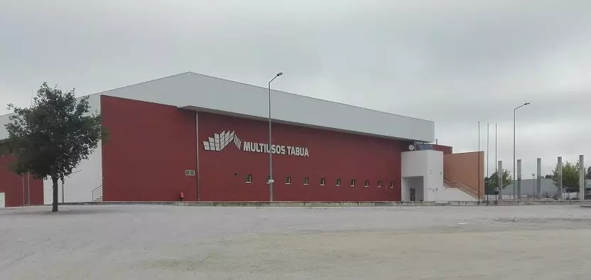 Vista exterior do Pavilhão Multiusos de Tábua