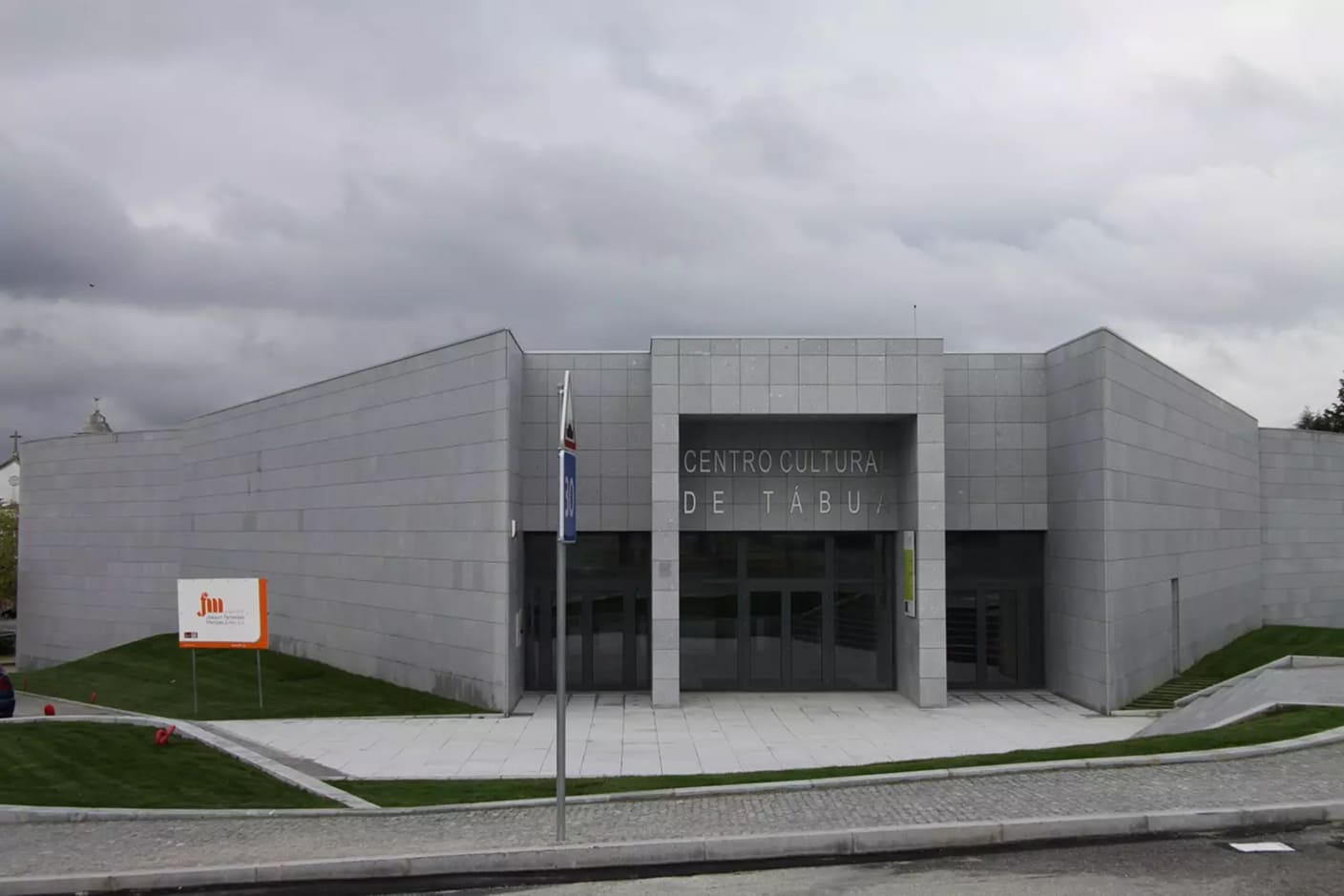 Entrada principal do Centro Cultural de Tábua