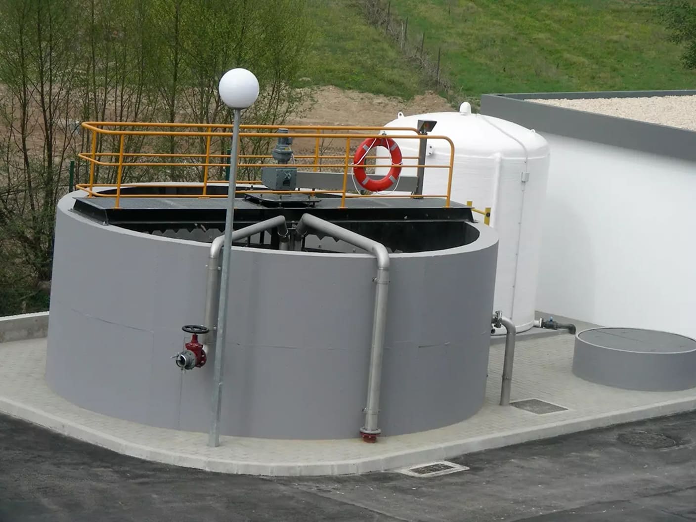 Equipamento circular de tratamento de águas residuais