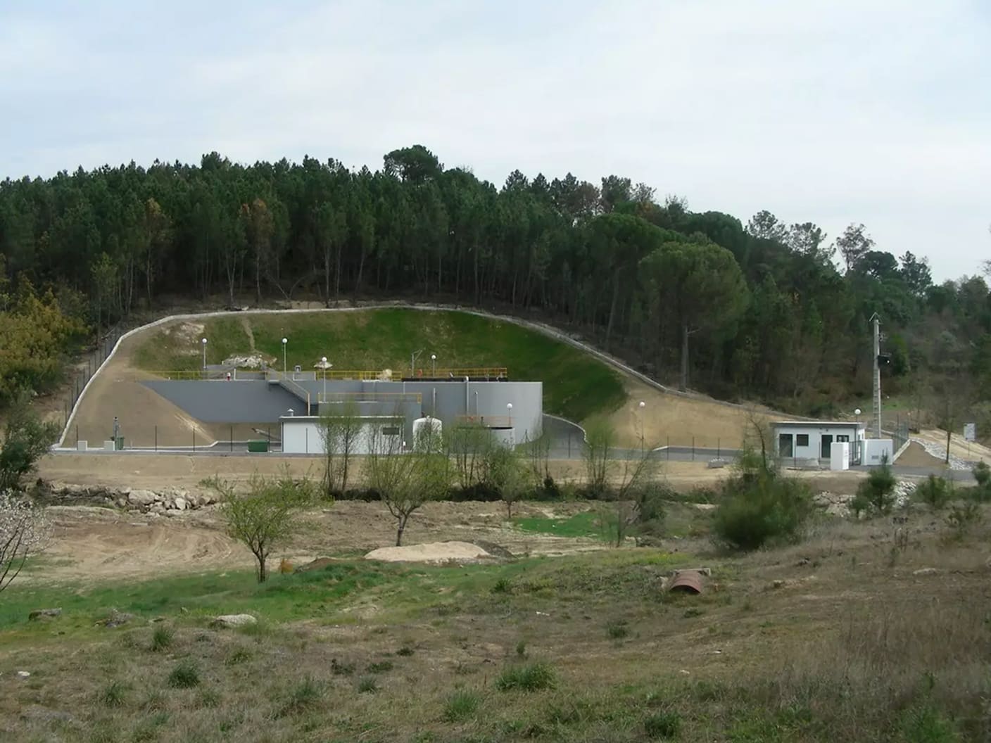 Vista geral de uma estação de tratamento de águas residuais