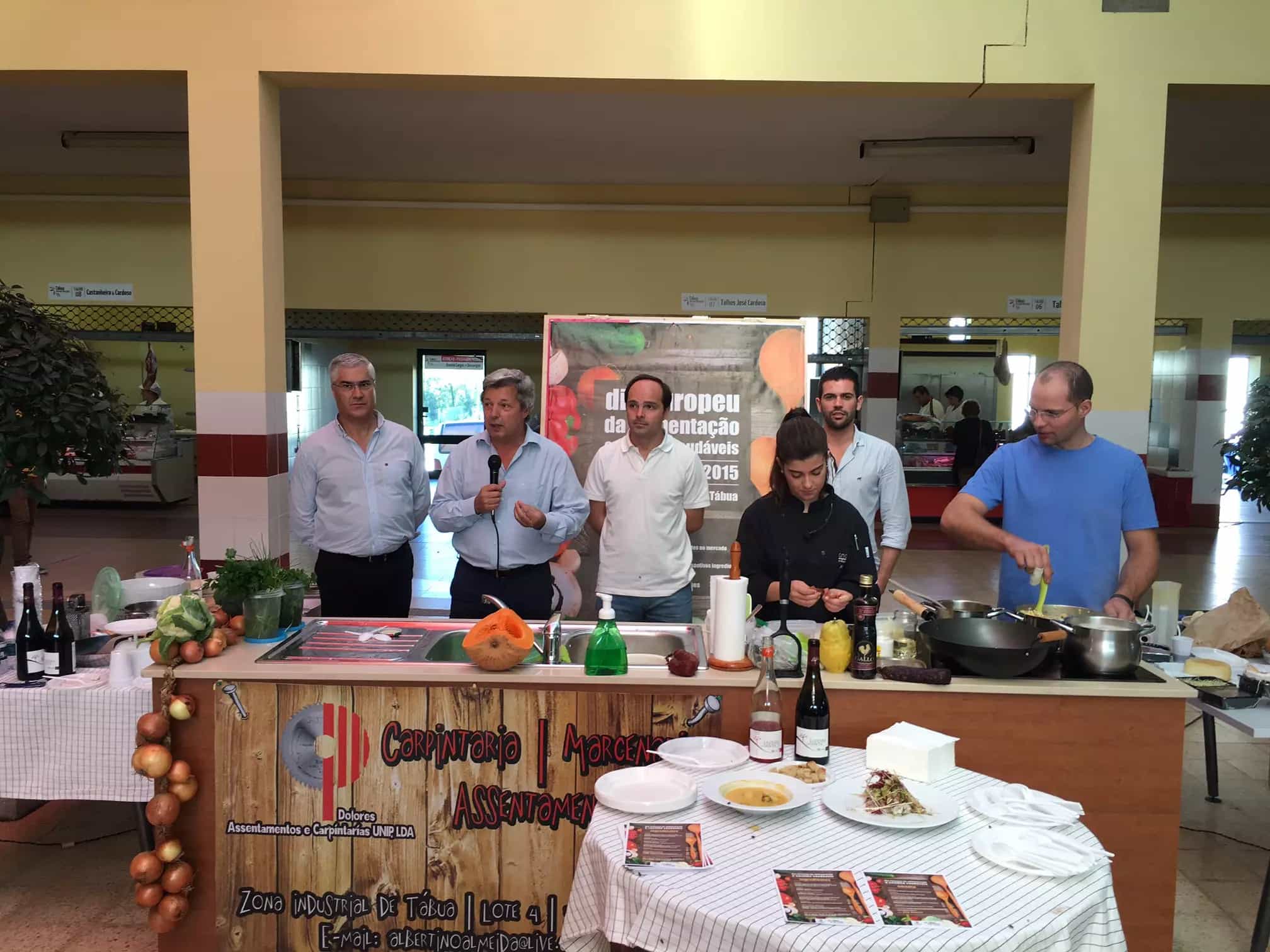 Demonstração culinária com produtos locais no Mercado Municipal