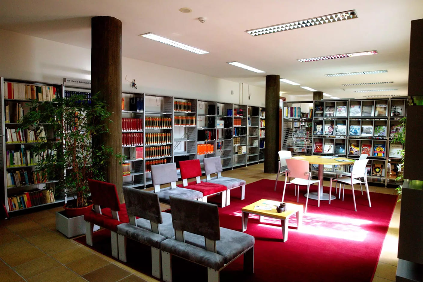Sala de leitura da Biblioteca Municipal de Tábua