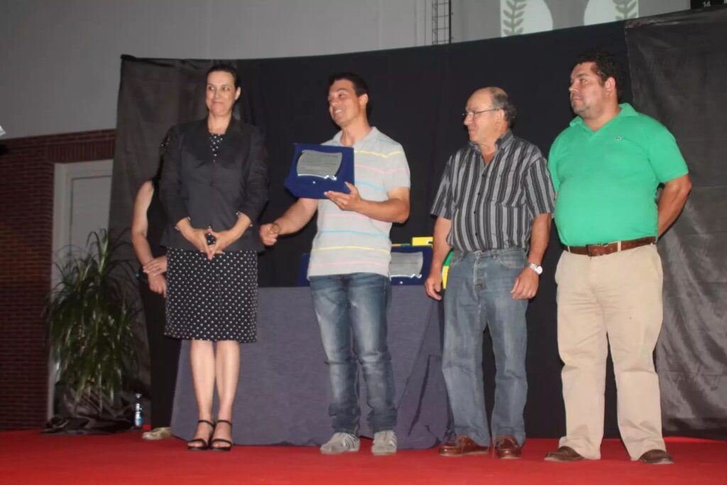 Entrega de distinção durante a Gala do Desporto