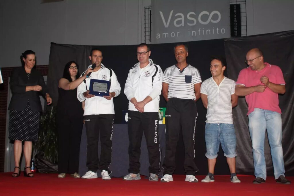 Equipa Vasco Amor Infinito recebe uma distinção no palco
