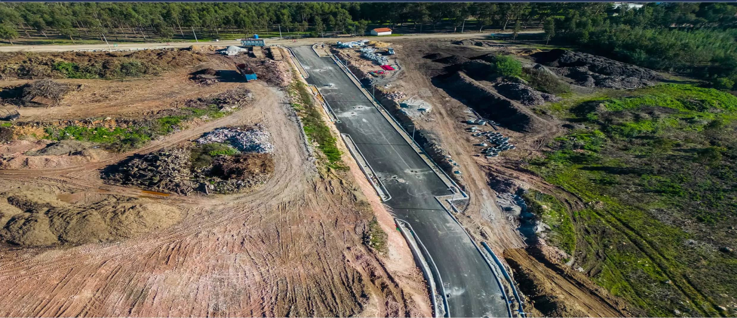 Obras de construção da Área Empresarial da Carapinha vistas do ar