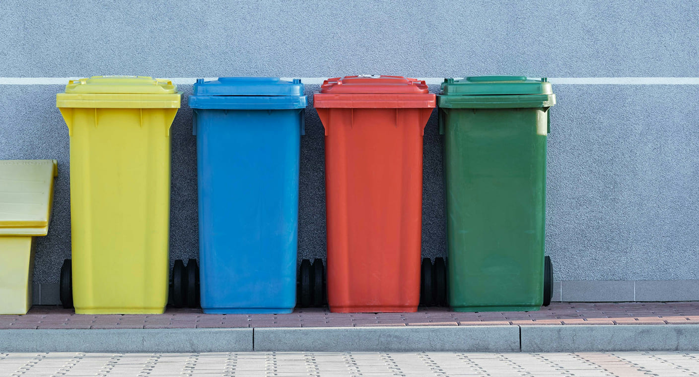 Contentores coloridos para separação de resíduos urbanos